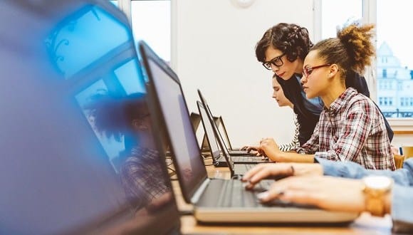 مهارات رقمية.. شركة IBM تعقد شراكة مع مؤسسة التعليم من أجل التوظيف