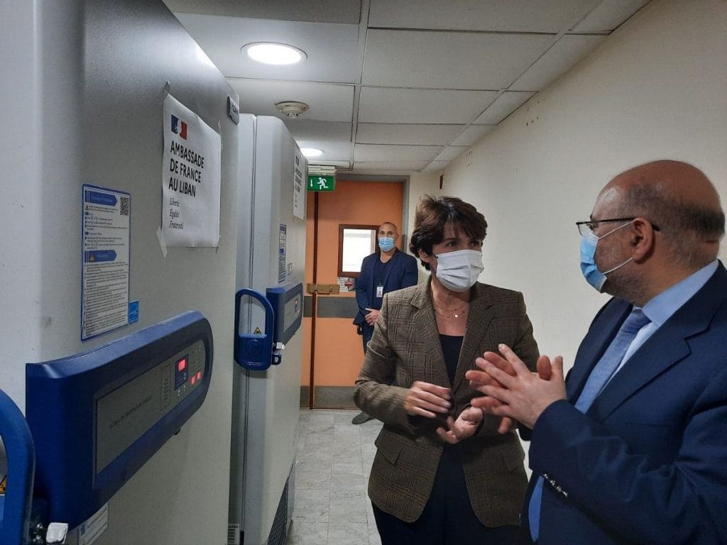 500 ألف جرعة من اللقاح المضاد لكوفيد -19 هبة من فرنسا إلى لبنان