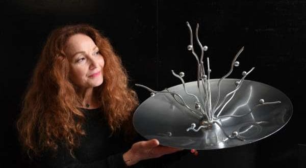 النحاتة الفرنسية-المغربية أنيلور بانون تقدم مشروعها “فيتاي” بباريس