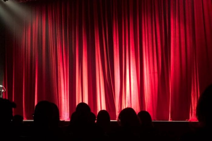 اليوم الوطني للمسرح.. وزارة الثقافة تسطر برنامجا وطنيا متنوعا احتفاء بأبي الفنون