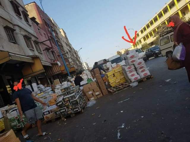 عاجل :هل أصبحت ظاهرة إحتلال الملك العمومي بحي الفرح بالبيضاء عادة في غياب أي تدخل؟!