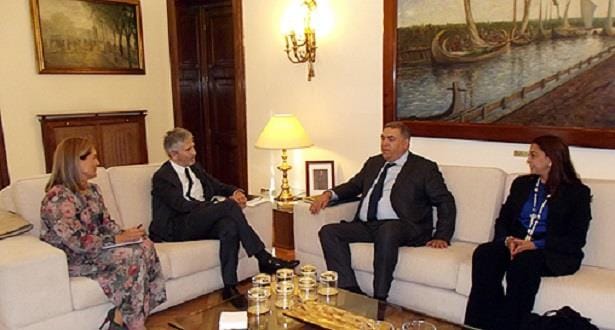 لفتيت يعقد اجتماع عمل مع نظيره الإسباني