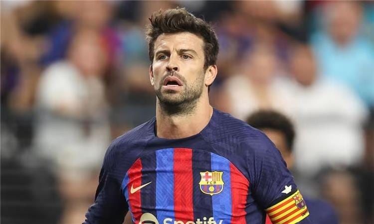 بيكيه متهم بـ”الابتزاز”.. وبرشلونة يرد