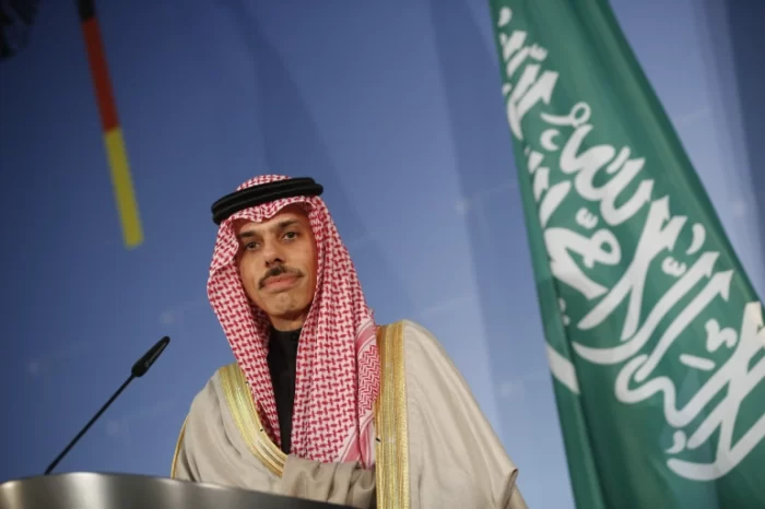 وزير الخارجية السعودي: قرار “أوبك +” خفض الإنتاج اقتصادي بحت