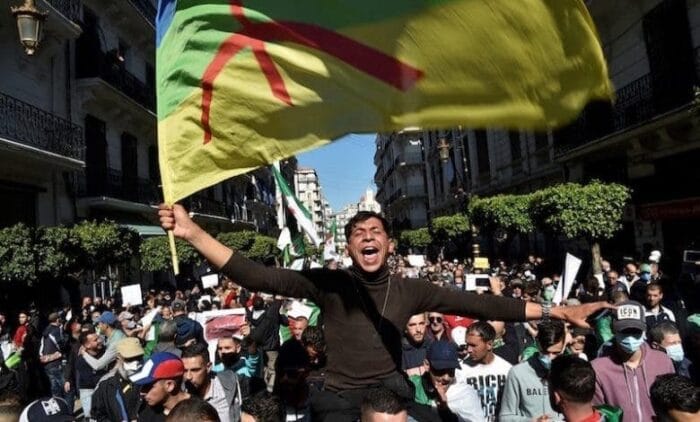 للتنديد بقمع النظام العسكري الجزائري..”القبايل” تدعو إلى مسيرة حاشدة في باريس