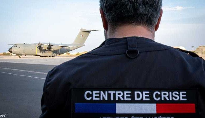 ماكرون: إصابة جندي فرنسي خلال عمليات الإجلاء بالسودان