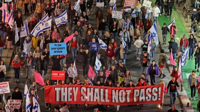 عشرات آلاف المتظاهرين في تل أبيب احتجاجا على الإصلاح القضائي للأسبوع الثاني والعشرين تواليا