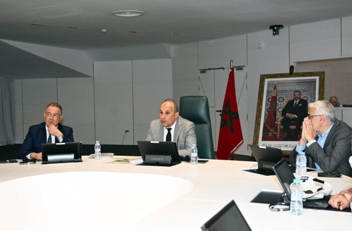 العصبة الوطنية لكرة القدم الاحترافية تعقد لقاء مع رؤساء الأندية الاحترافية بقسميها الأول والثاني