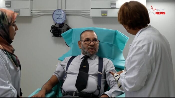 زلزال الحوز: الملك محمد السادس يتفقد المصابين ويتبرع بالدم
