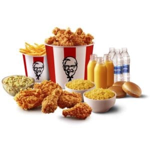 وجبة فطور رمضان العائلية بسعر 299 درهماً، وهذه الوجبة مُصممة بالخصوص لكل من يبحث عن إفطار يجتمع حوله الأفراد في جوي عائلي وحميمي