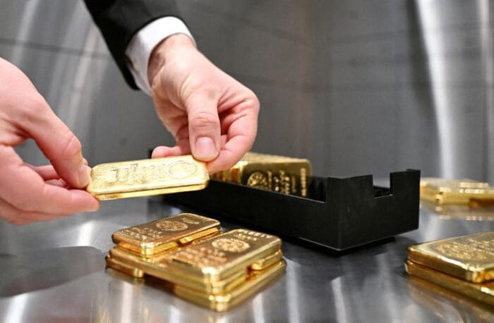 أسعار الذهب والفضة تقفز لمستوى قياسي جديد