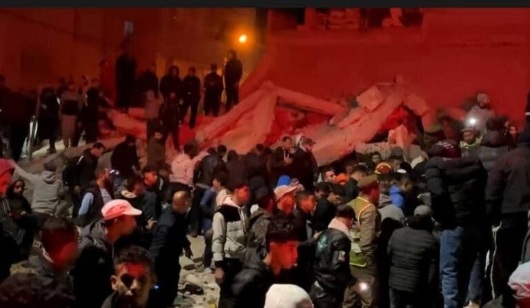 وكيل الملك بفاس.. فتح بحث للوقوف على أسباب حادث انهيار بنايتين متجاورتين بحي المسيرة بمنطقة بنسودة