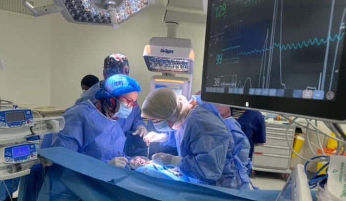 نجاح أول عملية جراحية لـ”رتق المريء” لطفلة حديثة الولادة بالمركز الاستشفائي الجامعي لأكادير