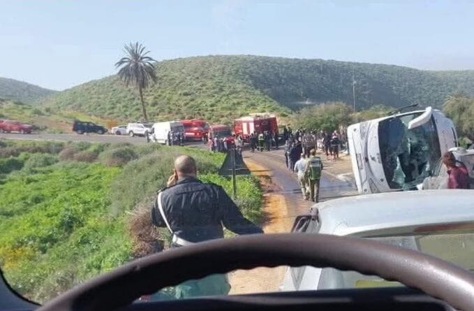 وفاة 4 عناصر من الأمن وإصابة 26 آخرين إثر حادث سير على الطريق بين سيدي إفني وأكادير