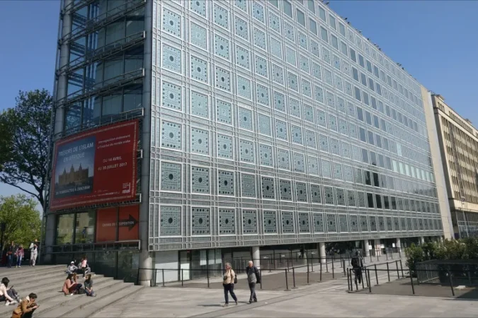 فرنسا تبحث عن رئيس جديد لمعهد العالم العربي بعد أزمة إبستين