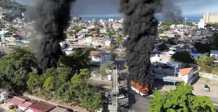 المكسيك في حالة فوضى بعد مقتل زعيم كارتيل مخدرات “إل منتشو”.. عنف وقطع طرق واضطراب رحلات جوية