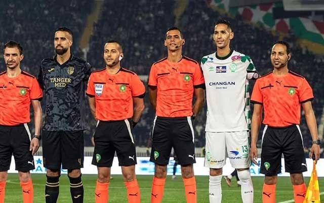 البطولة الوطنية الاحترافية.. توقيف خمسة حكام عقب مباراة الرجاء الرياضي واتحاد طنجة
