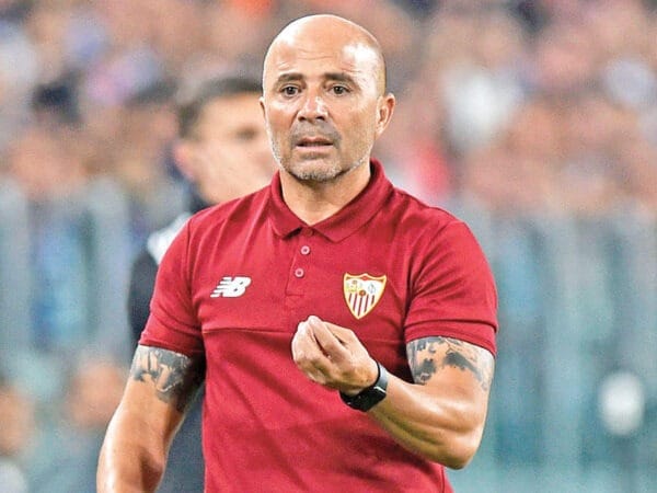 صحيفة إسبانية: الملك محمد السادس وراء توقيف تعيين سامباولي مدربا للمنتخب المغربي