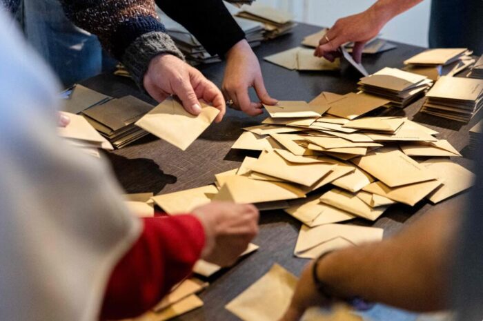 اليسار يحتفظ بكبرى مدن فرنسا واليمين المتطرف يعزز حضوره محليا