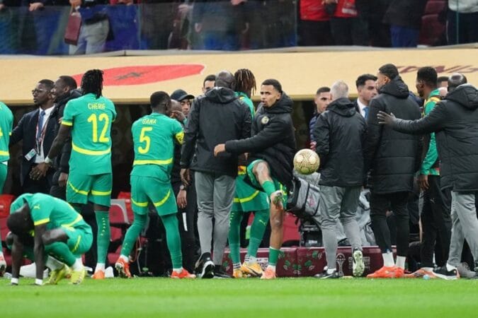 صحيفة آس: تجاهل منتخب السنغال لتوصيات الكاف زاد من تعقيد نهائي “كان 2026”